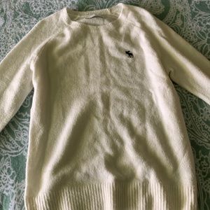 White Abercrombie & Fitch Women’s sweater size medium